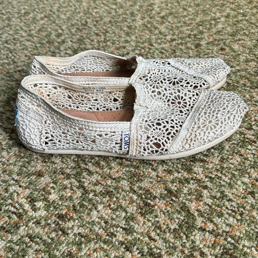 Tom’s women’s shoes